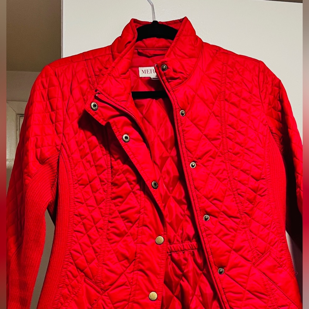 Like New!!! Women’s Quilted Red Jacket, size Medium.